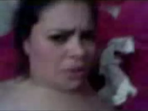 امرأة سمراء تمارس سك ...