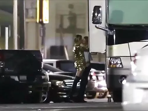 برغي الأرجل على الأك ...
