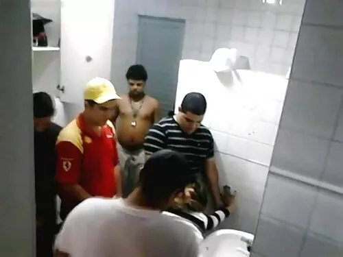 مشهد الشعر الطويل مع ...